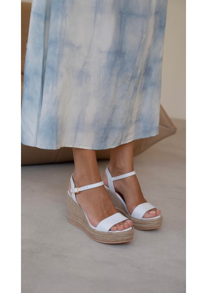 Howe Beyaz Hakiki Deri Sandalet fırsatları