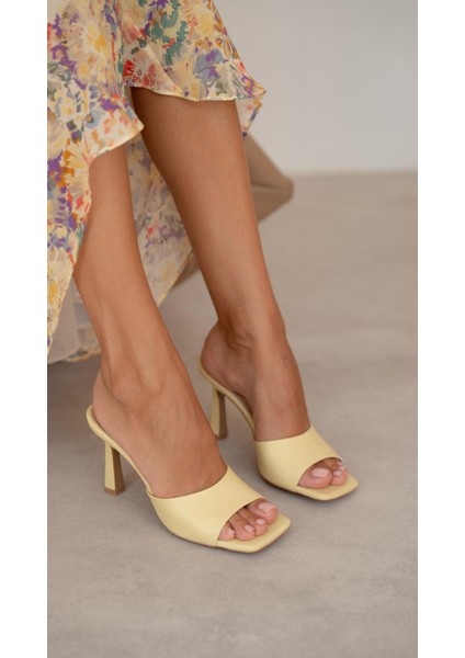 Tammy Sarı Hakiki Deri Terlik modelleri