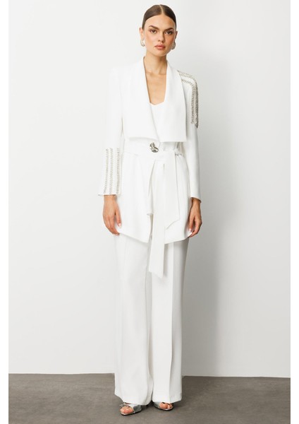 Moda Ilgi Kadın Omuz ve Kol Taş Işleme Detaylı Şal Yaka Kuşaklı Ceket 5007 Ekru