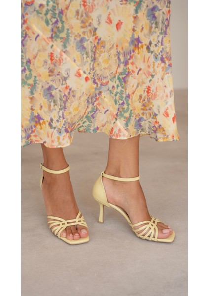 Donk Sarı Rugan Hakiki Deri Topuklu Ayakkabı fırsatları