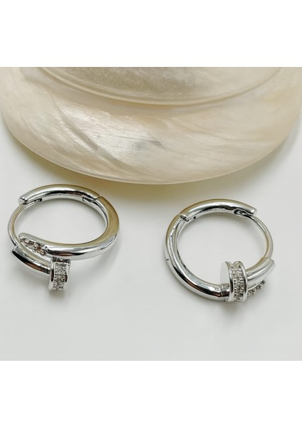 Zirkon Taşlı Parlak Halka Kadın Gümüş Renk Çelik Küpe