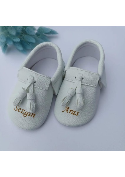 Bebeğinize Özel Beyaz Püsküllü Bebek Ayakkabı