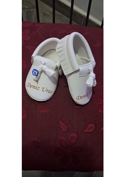 Bebeğinize Özel Beyaz Püsküllü Bebek Ayakkabı modelleri