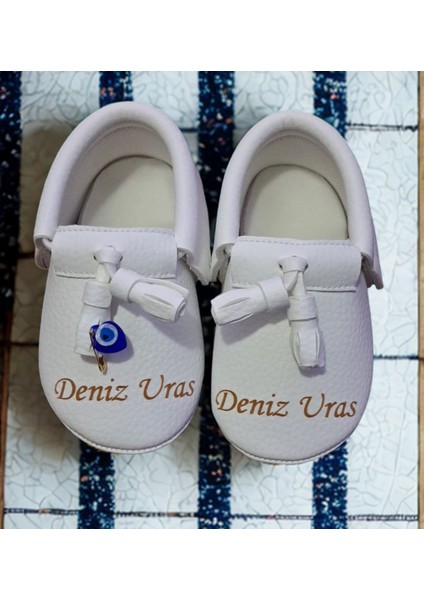 Bebeğinize Özel Beyaz Püsküllü Bebek Ayakkabı indirimleri