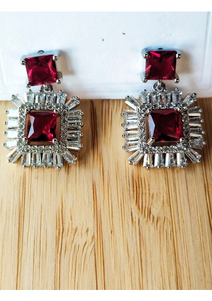 Lüks Gösterişli Figürlü Taşlı Küpe