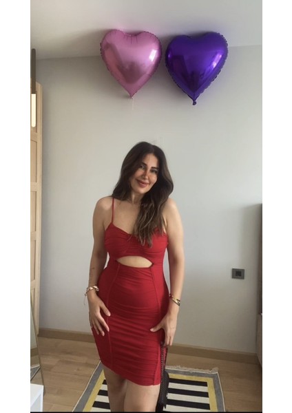 Kadın Omuz Askılı Göbek ve Sırt Dekolteli Gipe ve Büzgü Detay Fırsat Ürün Mini Elbise