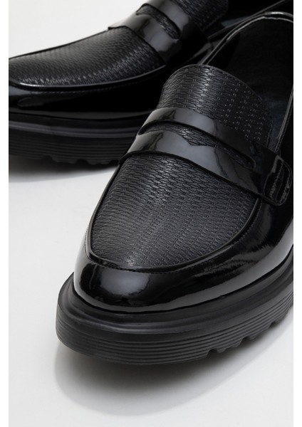 Damatlık ve Takım Elbiseye Uygun Rugan Siyah Klasik Erkek Ayakkabı fırsatları