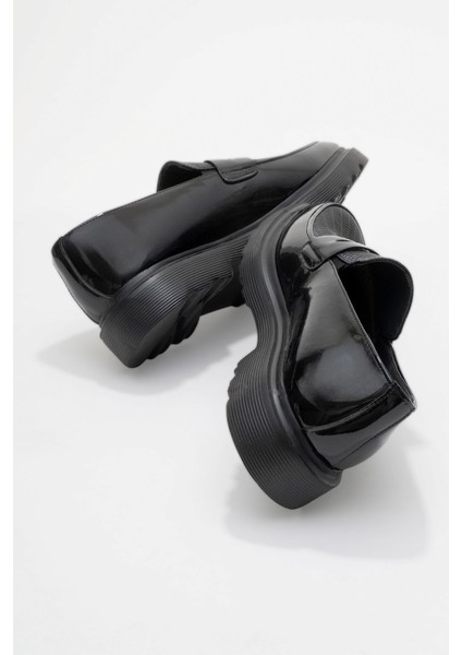 Damatlık ve Takım Elbiseye Uygun Rugan Siyah Klasik Erkek Ayakkabı