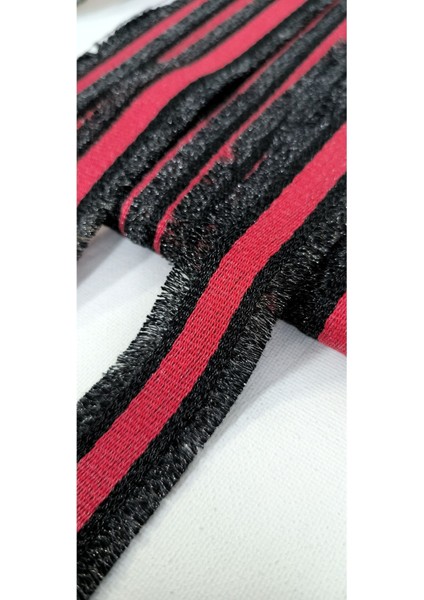 Siyah Gümüş Kenarlı Kırmızı Detaylı Püskül Şerit