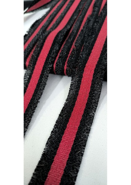 Siyah Gümüş Kenarlı Kırmızı Detaylı Püskül Şerit modelleri