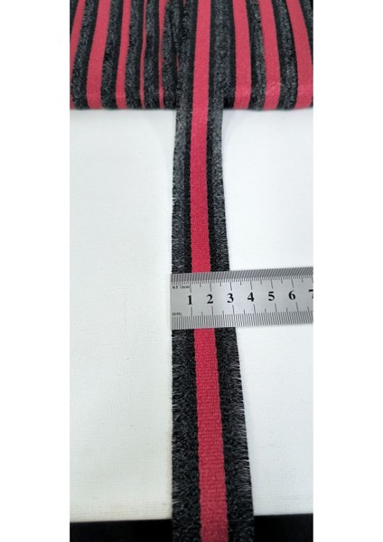 Siyah Gümüş Kenarlı Kırmızı Detaylı Püskül Şerit fırsatları