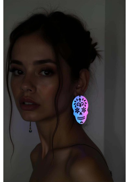 Rainbow Reflektörlü Kurukafa Gotik Küpe, Tarz Lazer Kesim Küpe fiyatları