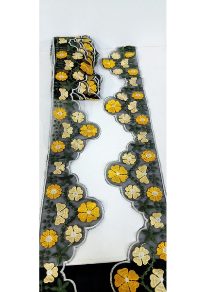 Siyah Tül Üzerine Sarı Çiçek Işlemeli Nakış Şerit