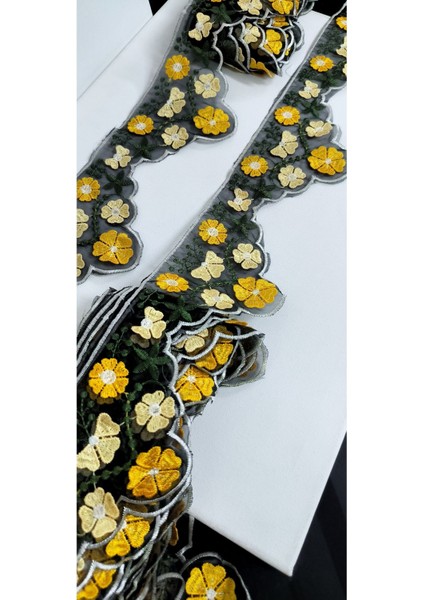 Siyah Tül Üzerine Sarı Çiçek Işlemeli Nakış Şerit indirimleri