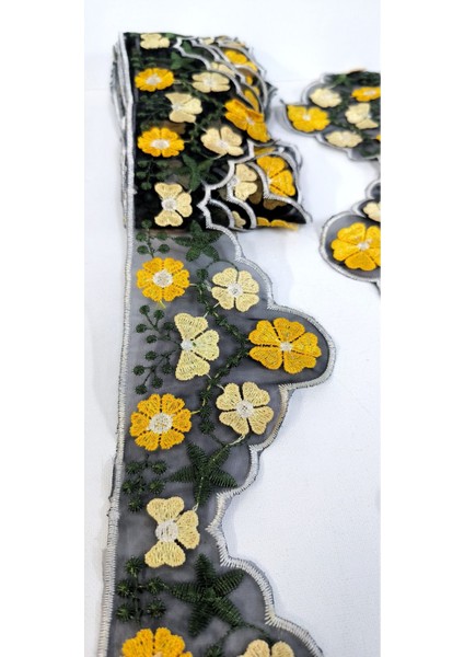 Siyah Tül Üzerine Sarı Çiçek Işlemeli Nakış Şerit