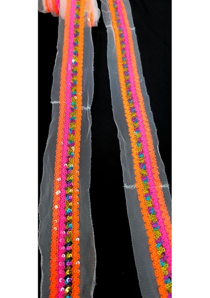 Beyaz Tül Üzerine Neon Turuncu ve Renkli Pul Payet Şerit