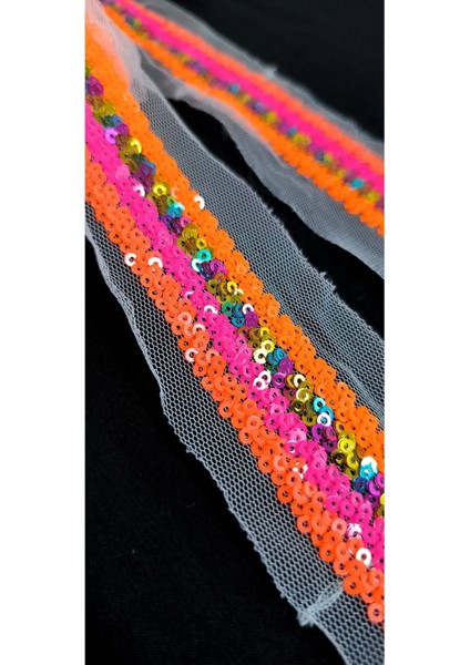 Beyaz Tül Üzerine Neon Turuncu ve Renkli Pul Payet Şerit modelleri