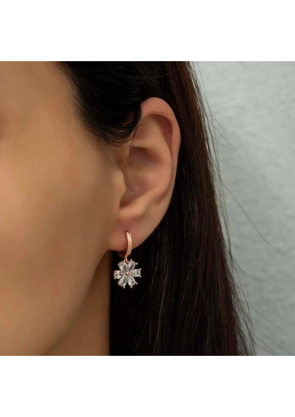 Gümüş Beyaz Çiçek Küpe modelleri