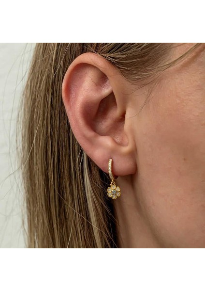 Gümüş Sallantılı Gold Minimal Çiçek Kadın Küpe modelleri