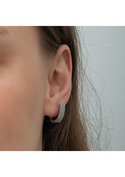 Gümüş 7 Sıra Beyaz Taşlı J Kadın Küpe fırsatları