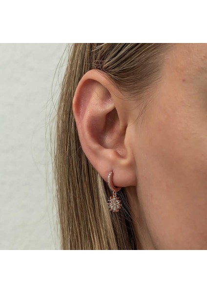 Gümüş Rose Sallantılı Güneş Kadın Küpe fırsatları