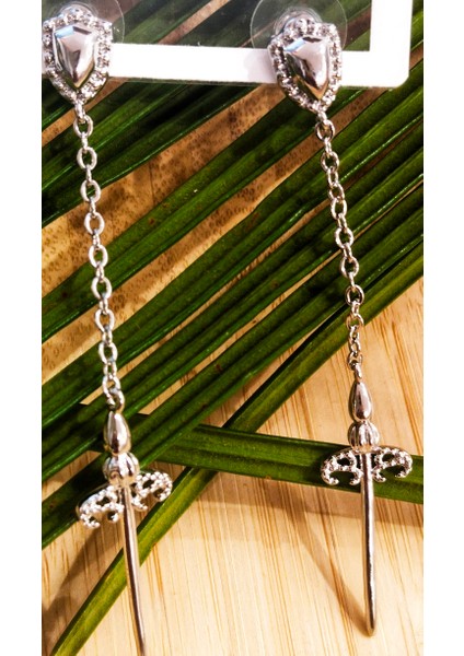 Lüks Figürlü Sallantılı Gösterişli Küpe