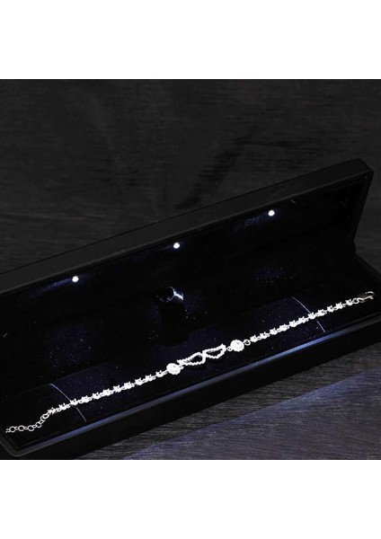 Gümüş Işıklı Kutulu Melek Kanadı Kadın Bileklik