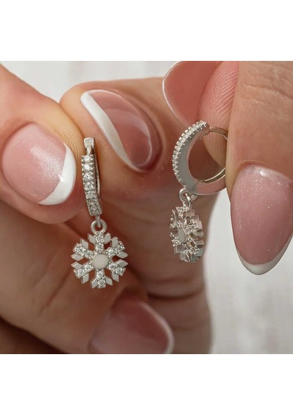 Gümüş Sallantılı Kar Tanesi Kadın Küpe