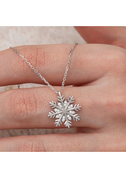 Gümüş Kar Tanesi Kadın Kolye