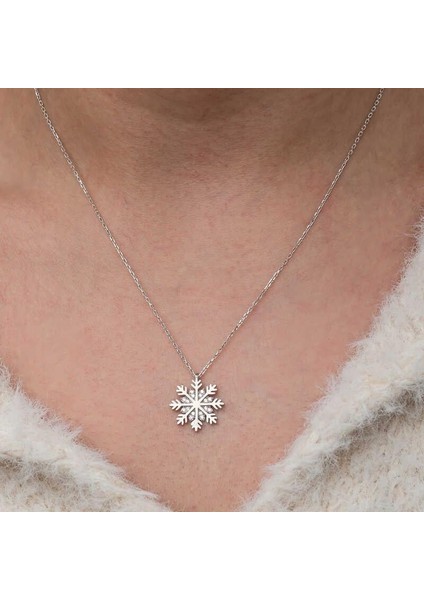 Gümüş Kar Tanesi Kadın Kolye fırsatları