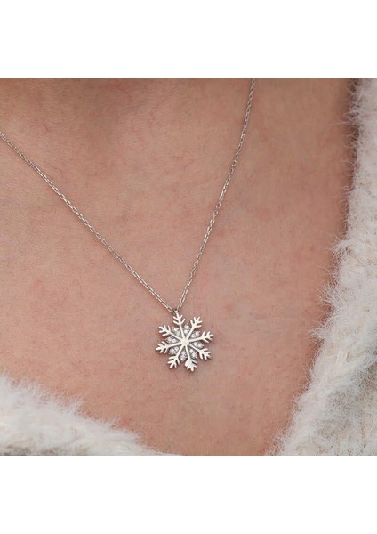 Gümüş Kar Tanesi Kadın Kolye indirimleri