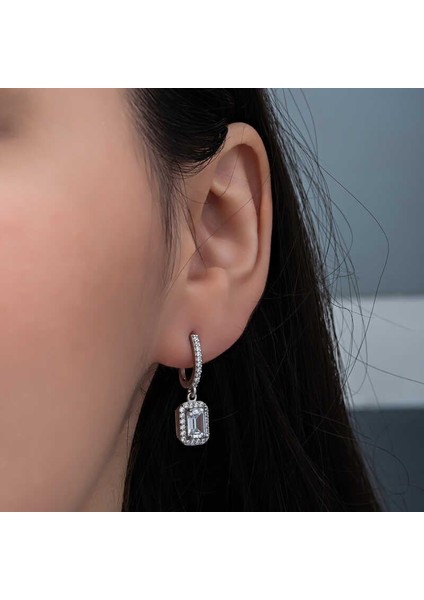 Gümüş Beyaz Baget Taşlı Sallantılı Kadın Küpe fiyatları