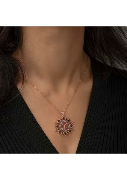 925 Ayar Gümüş Geometrik Desenli Madalyon Kadın Gümüş Kolye fiyatları