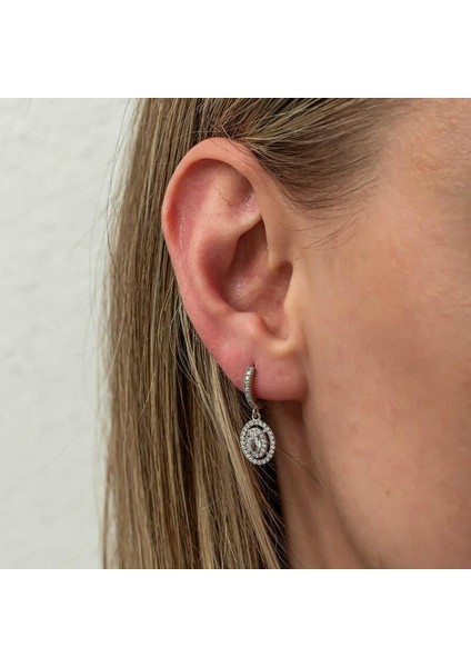 Gümüş Oval Taşlı Sallantılı Küpe fırsatları