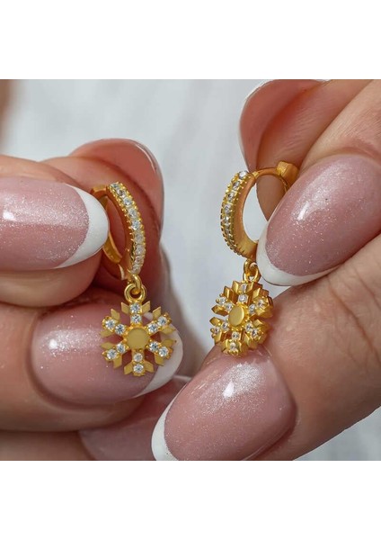Gümüş Sallantılı Gold Kar Tanesi Kadın Küpe