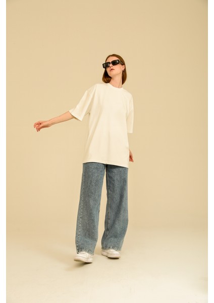 Kadın Krem Oversize Bisiklet Yaka %100 Organik Pamuk Düz Basic Yazlık T-Shirt fiyatları