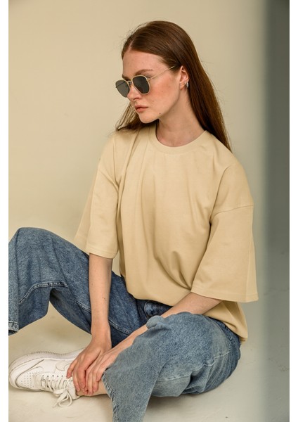 Kadın Krem Oversize Bisiklet Yaka %100 Organik Pamuk Düz Basic Yazlık T-Shirt