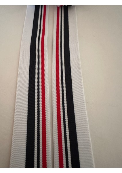 Beyaz Zemin Kırmızı Lacivert Geçişli Lastik Şerit