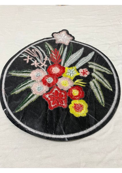 Çiçek Nakışlı Yuvarlak Aplike indirimleri