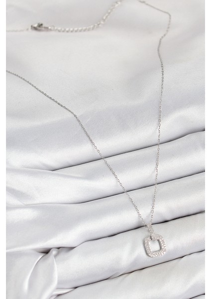 Pirinç Zirkon Taşlı Kare Model Gümüş Renk Kadın Kolye - EBJ250802W37062 fiyatları