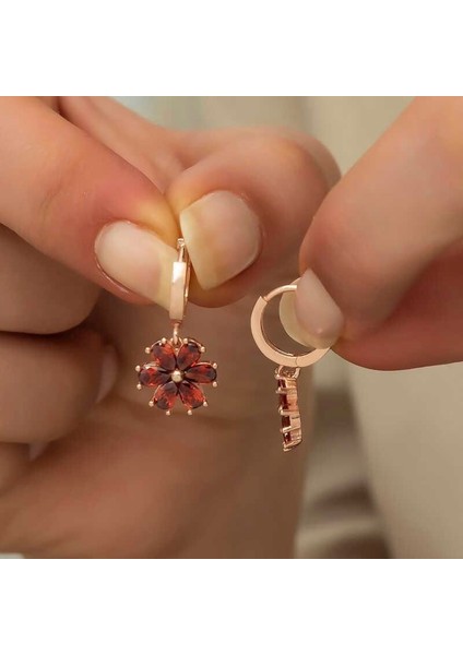 Gümüş Kırmızı Çiçek Küpe fırsatları