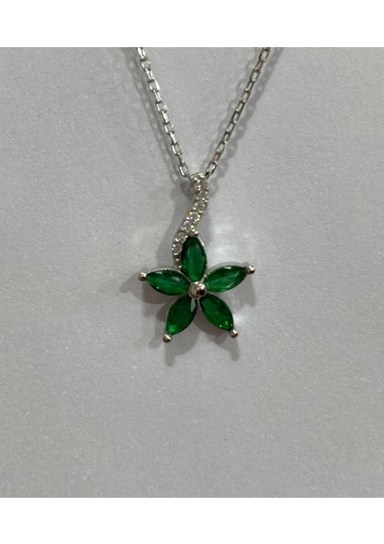 Yeşil Taşlı Lotus Çiçekli Gümüş Şans Kolyesi