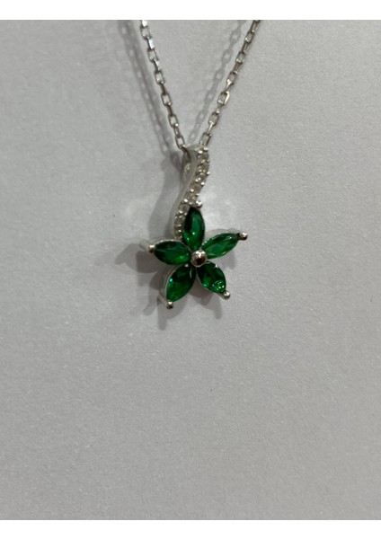Yeşil Taşlı Lotus Çiçekli Gümüş Şans Kolyesi fiyatları