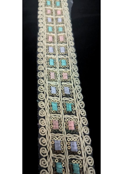 Renkli Iplikli Pullu Ara Model Şerit fırsatları