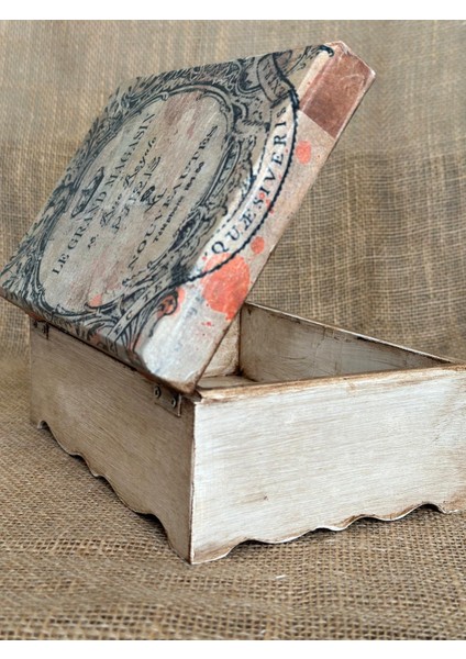 Dekoratif Saklama Kutusu, Vintage Desenli Eskitme Ahşap Malzeme Kilitli El Yapımı Kutu, Masaüstü Saklama Kutusu, Mücevher Kutusu, Hediyelik Dekoratif Ahşap Kutu, Ev Dekoru, Masa Dekoru fırsatları