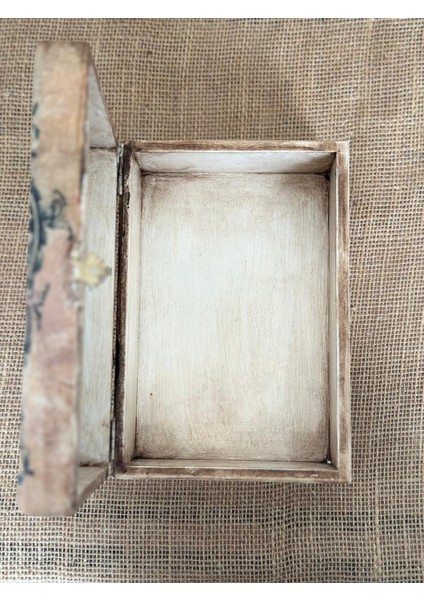 Dekoratif Saklama Kutusu, Vintage Desenli Eskitme Ahşap Malzeme Kilitli El Yapımı Kutu, Masaüstü Saklama Kutusu, Mücevher Kutusu, Hediyelik Dekoratif Ahşap Kutu, Ev Dekoru, Masa Dekoru indirimleri