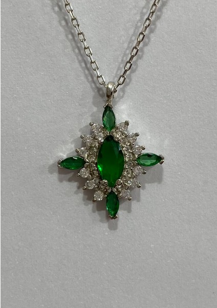 Beş Taşlı Yeşil Taşlı Rodyum Gümüş Şans Kolyesi