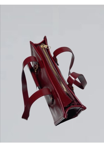 Charmlı Kırışık Görünümlü Suni Deri Omuz Çantası indirimleri