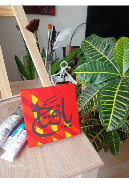 Galatasaray Temalı Esma Ül Hüsna Ya Fettah Zafer Yazılı Akrilik Masa Üstü Tablo fiyatları