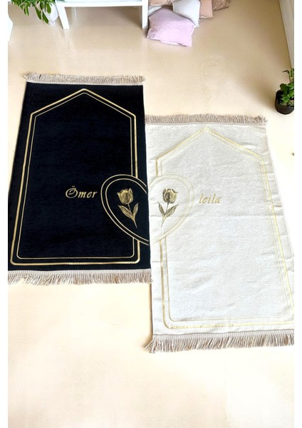 Hediye Kutulu Isme Özel Nakışlı Çiftler Için Kalpli Yumuşak Dokulu Seccade Seti Siyah Krem fiyatları